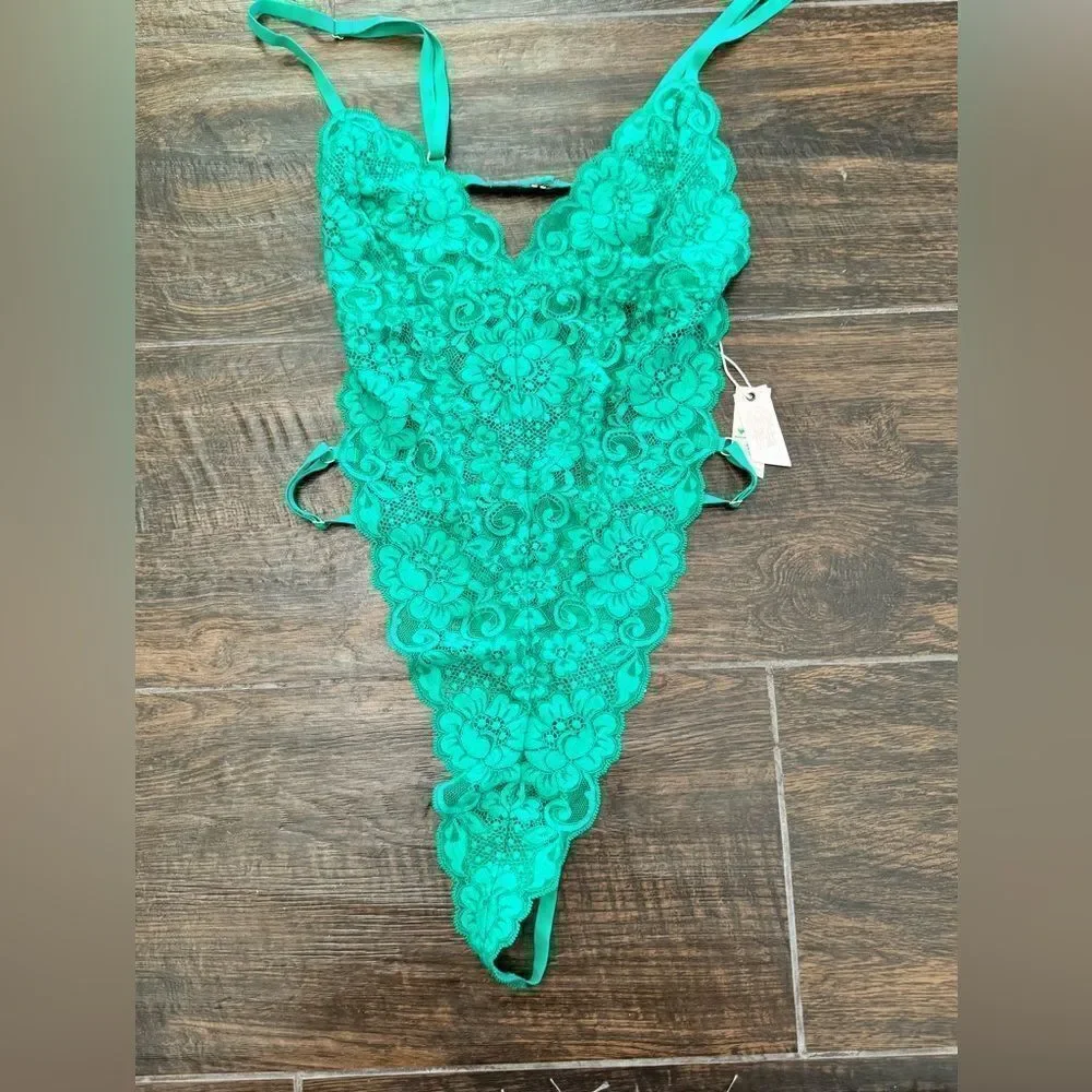 WE ARE HAH CHASE HAHROUND LACE TEDDY IN EMERALD NWT SZ L